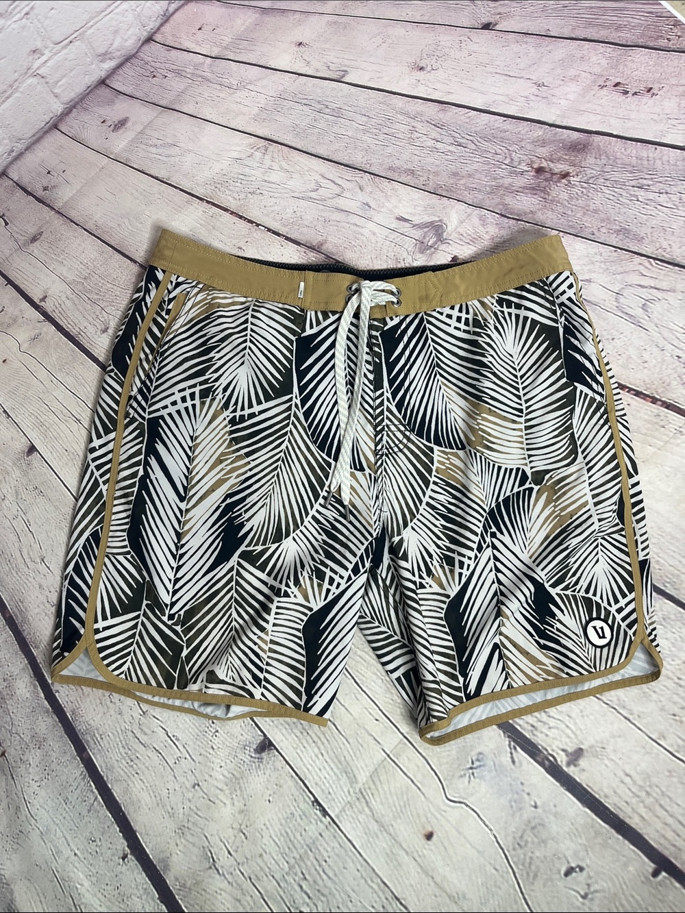 Vuori Cruise Board Shorts
